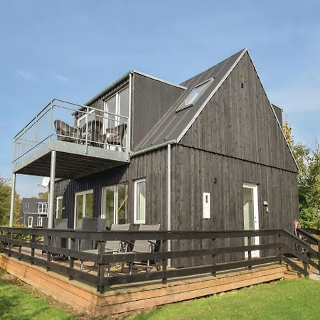 Three-bedroom In Casa vacanze *